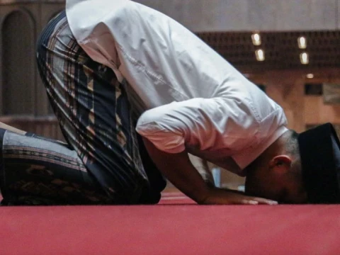 Khutbah Jumat: Beribadah Bukan Transaksi, Meluruskan Hubungan antara Hamba dengan Tuhan