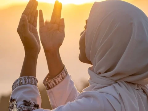 Kewajiban Mandi Suci dan Shalat bagi Wanita yang Haidnya Terputus-putus
