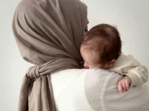 Bolehkah Pengasuh Muslim Mengajarkan Doa Agama Lain kepada Anak Non-Muslim?