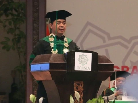 Wisuda IX, Unusia Pertama Kali Kukuhkan Seorang Doktor 