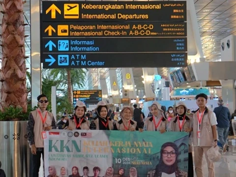 Tingkatkan Pengabdian Global, Unusia Lepas Mahasiswa KKN Internasional ke Malaysia