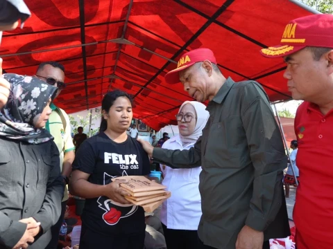 Wakil Menteri Sosial Salurkan Santunan untuk Ahli Waris Korban Erupsi Gunung Lewotobi