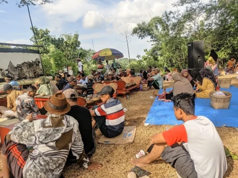 Potret Kerukunan Warga Kolong Bojonegoro, Pemuda Katolik Ikut Bangun Masjid