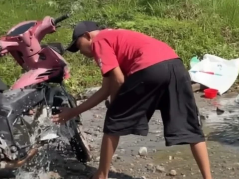 Krisis Air Bersih di Bener Meriah, Aceh Utara, Aceh Tamiang; Warga Manfaatkan Sungai Keruh untuk Bertahan Hidup