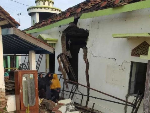 PDAM Rusak Akibat Tanah Bergerak, Warga Tegal Jateng Kesulitan Akses Air Bersih