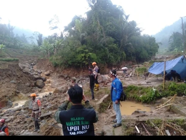 LPBINU Kabupaten Bogor Bantu Akses Logistik untuk Korban Banjir Bandang dan Longsor Ke Kampung Tanjungsari