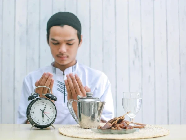 Bagaimana Hukum Menggabungkan Qadha Puasa Ramadhan dengan Puasa Arafah?