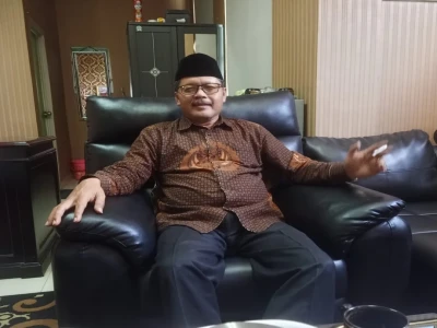 Filosofi Rokok ala Ketua PWNU Banten