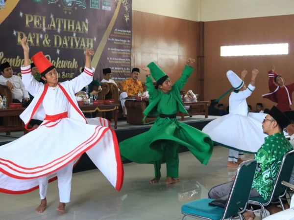 Tarian Sufi Ponpes Manbaul Falah Semarakkan Pelatihan Dai-Daiyah LDNU Jabar