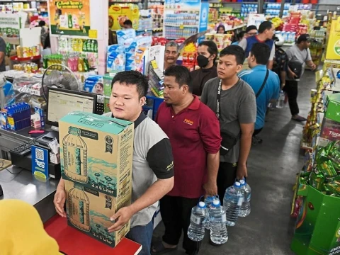 Panic Buying Air Kemasan di Malaysia, WNI Ini Habiskan Rp170 Ribu untuk Kebutuhan MCK