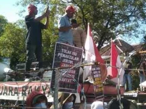 Jelang Pengumuman Hasil Pemilu, Demonstran Geruduk Kantor KPU