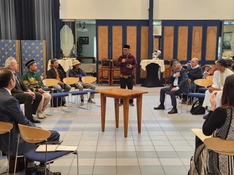 Dekan FIN Unusia Jadi Pembicara pada Festival Islam Kepulauan di Belanda