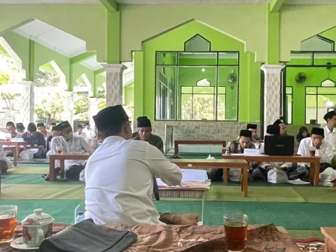 LBM PWNU Jogja Jawab Hukum Ubah Wakaf Masjid jadi Gedung Pertemuan RT