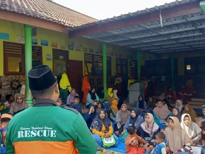 Bentuk Karakter Sadar Lingkungan, LPBINU Mojokerto Gelar Kegiatan Tukar Sampah dengan Minyak di Madrasah Ibtidaiyah