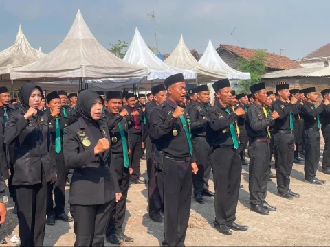 Sambut Presiden Prabowo, Banser dan Pagar Nusa Buat Pagar Betis 500 Meter