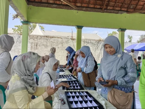 Peduli Kesehatan Penglihatan Guru Ngaji, LAZISNU-IROPIN Bagikan 1.000 Kacamata Gratis