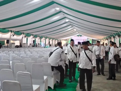 Jelang Kedatangan Prabowo, Panitia Lokal Sterilkan Aula Lokasi Penutupan Muktamar ke-35 NU