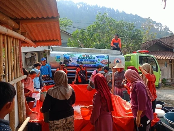 Warga Terdampak Kekeringan Terima Penyaluran 68 Ribu Liter dari Ansor-Banser Kebumen