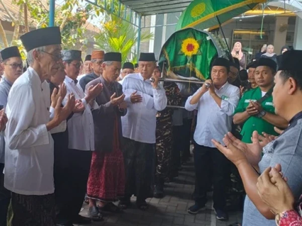 KH Muhammad Adnan DIkenal Dekat dengan Masyarakat dan Generasi Muda