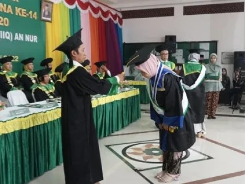 49 Wisudawan Cumlaude dan 20 Hafiz Ikuti Wisuda IIQ An Nur Yogyakarta