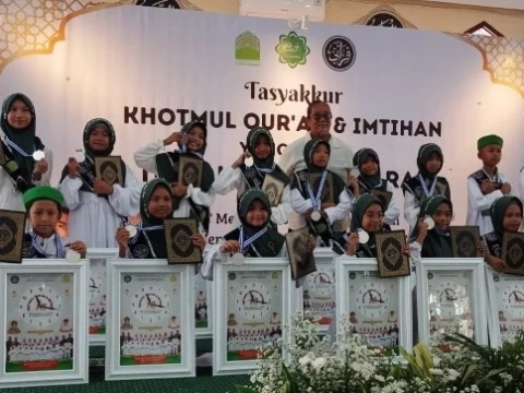 Jelang Ramadhan, TPQ Masjid Gus Dur Ciganjur Mewisuda Belasan Santri Cilik