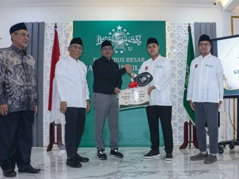 Melalui PBNU, YANMU Salurkan 11 Ambulans dan 1000 Al-Quran untuk PWNU dan PCNU