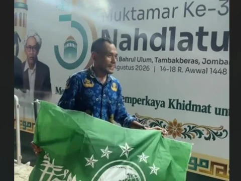 Guru Asal Bojonegoro Datang ke Muktamar Ke-35 NU dengan Berlari Selama 5 Jam