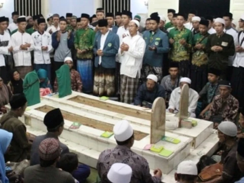 Teguhkan Aswaja, Ansor Pidie Jaya Aceh Ziarahi Makam Sesepuh NU